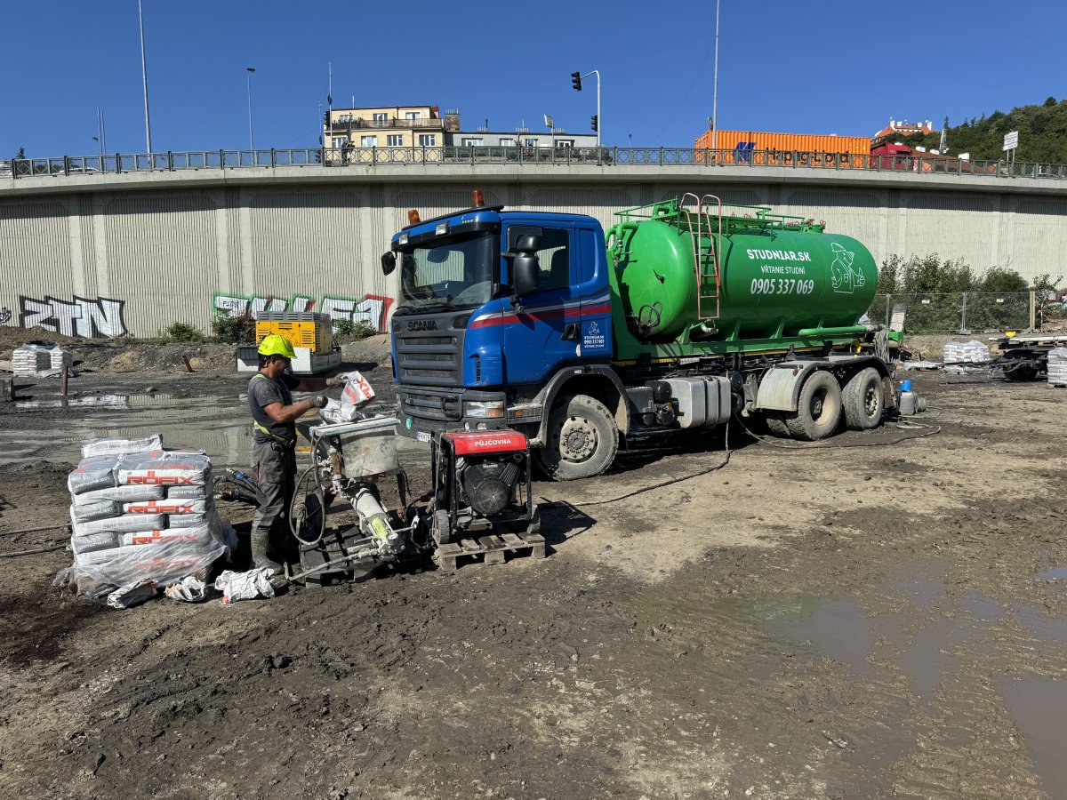 Vŕtacie práce v stiesnenej mestskej zástavbe – Praha Smíchov